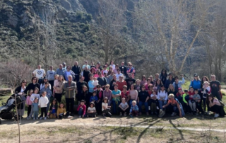 Grupo de personas plantando árboles en Ribafrecha (La Rioja)
